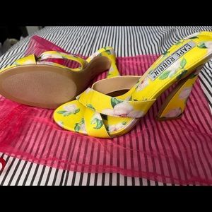 Yellow heels with white flowers brand-new never worn 7 1/2 from Lola Shoetique